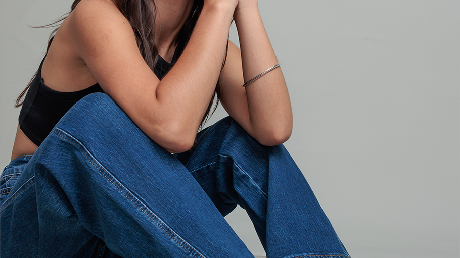 Cómo llevar los Barrel Jeans: 3 looks infalibles para el día, la oficina y la noche