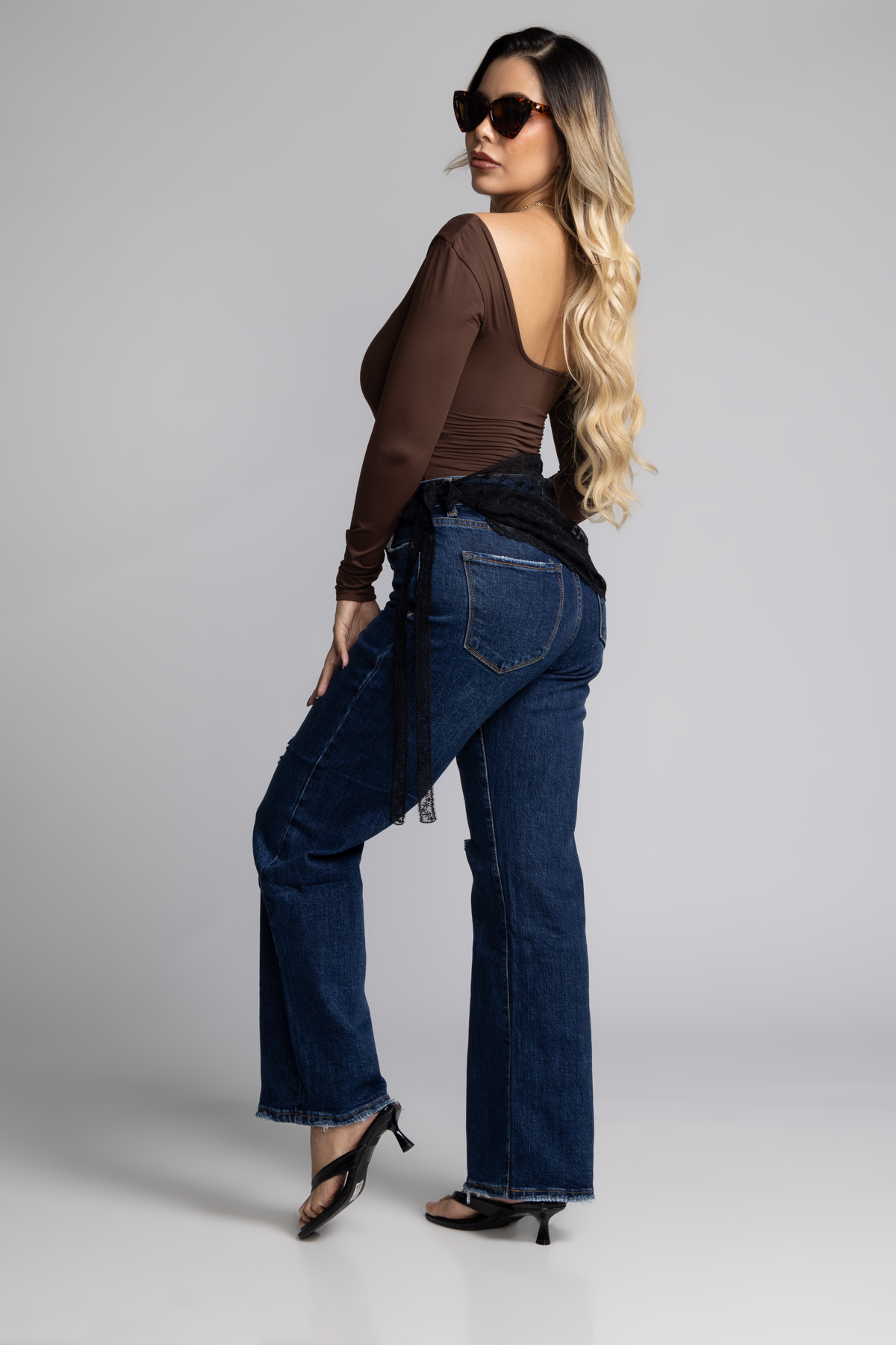 Jean Regular Fit Azul Marino con Rotos y Pañoleta de Encaje Negro DE-274