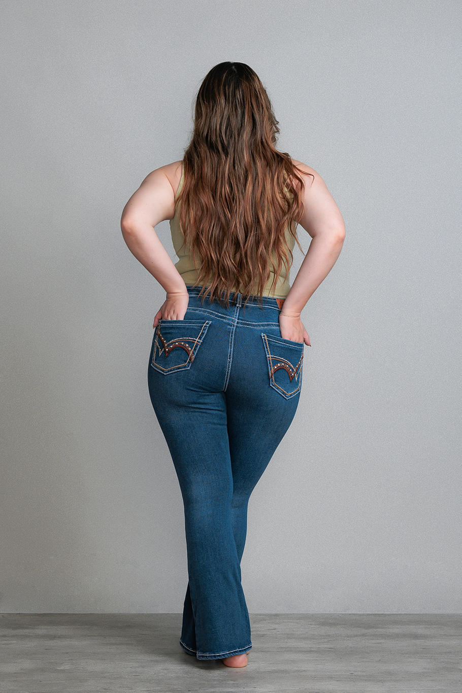 JEANS BOOTCUT AZUL CURVY - ESSENTIAL