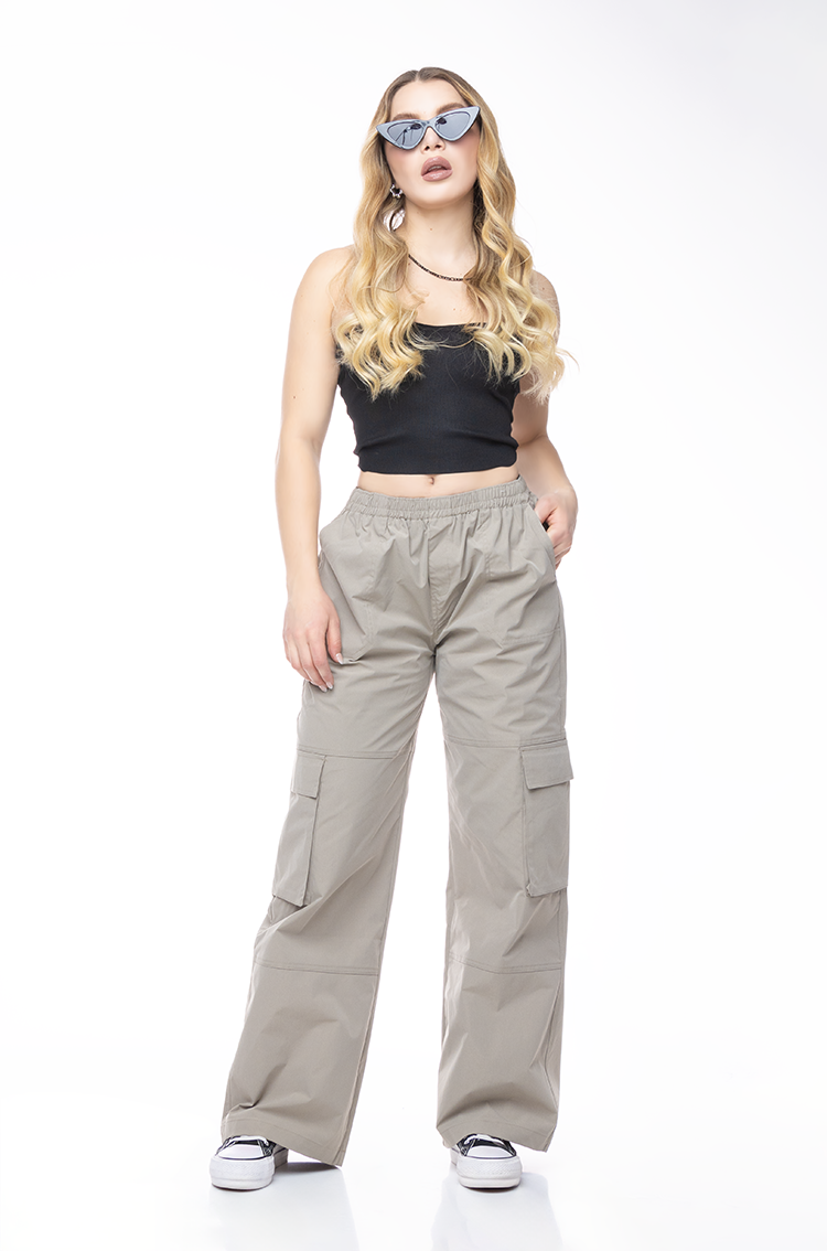 Pantalón Cargo Taupe de Mujer con Silueta Relajada