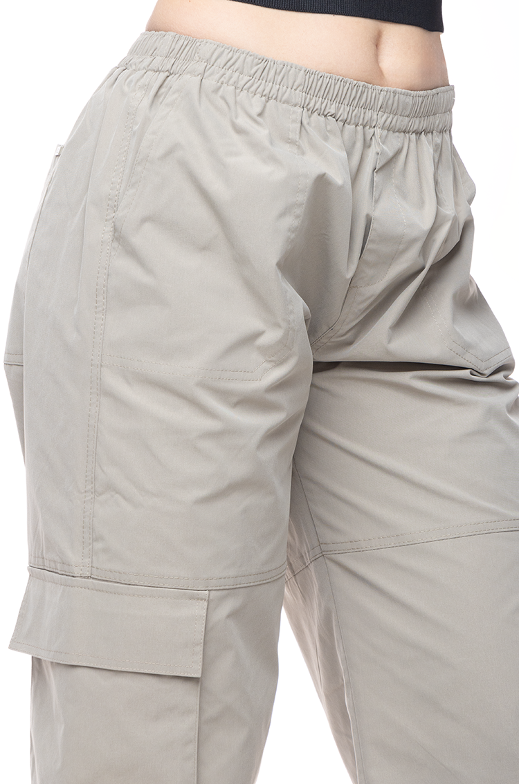 Pantalón Cargo Taupe de Mujer con Silueta Relajada
