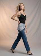 Jean Regular Fit Azul Medio con Pañoleta de Encaje Blanca