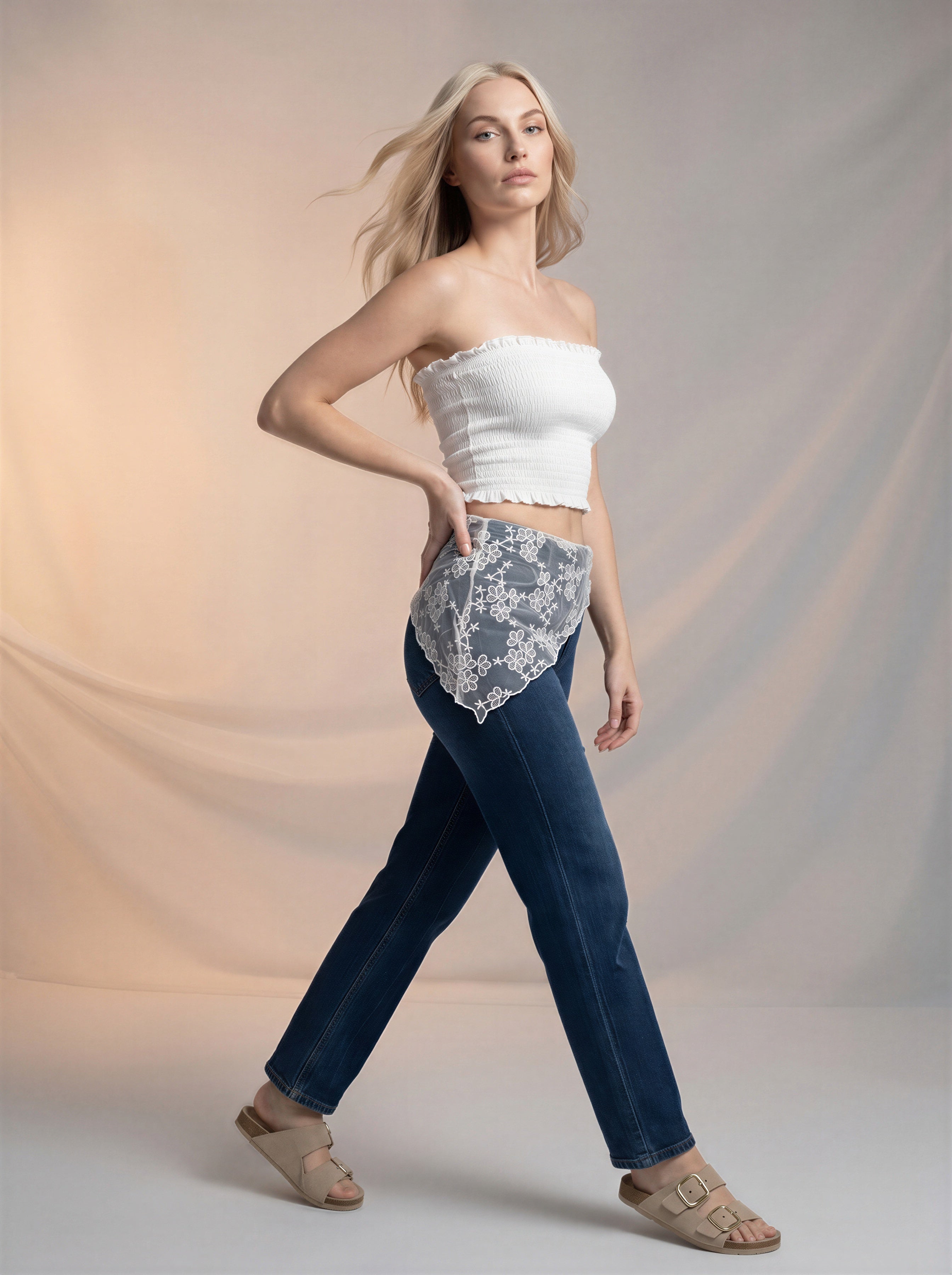 Jean Regular Fit Azul Fuerte con Pañoleta de Encaje Blanca