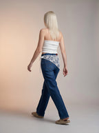 Jean Regular Fit Azul Fuerte con Pañoleta de Encaje Blanca