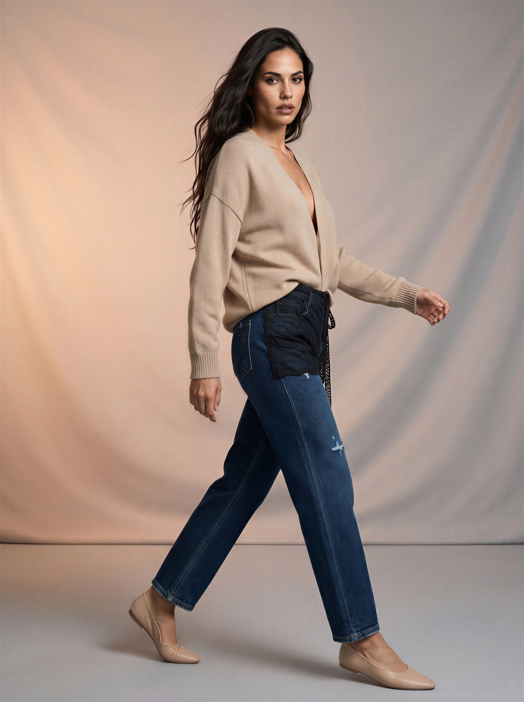 Jean Regular Fit Azul Marino con Rotos y Pañoleta de Encaje Negro