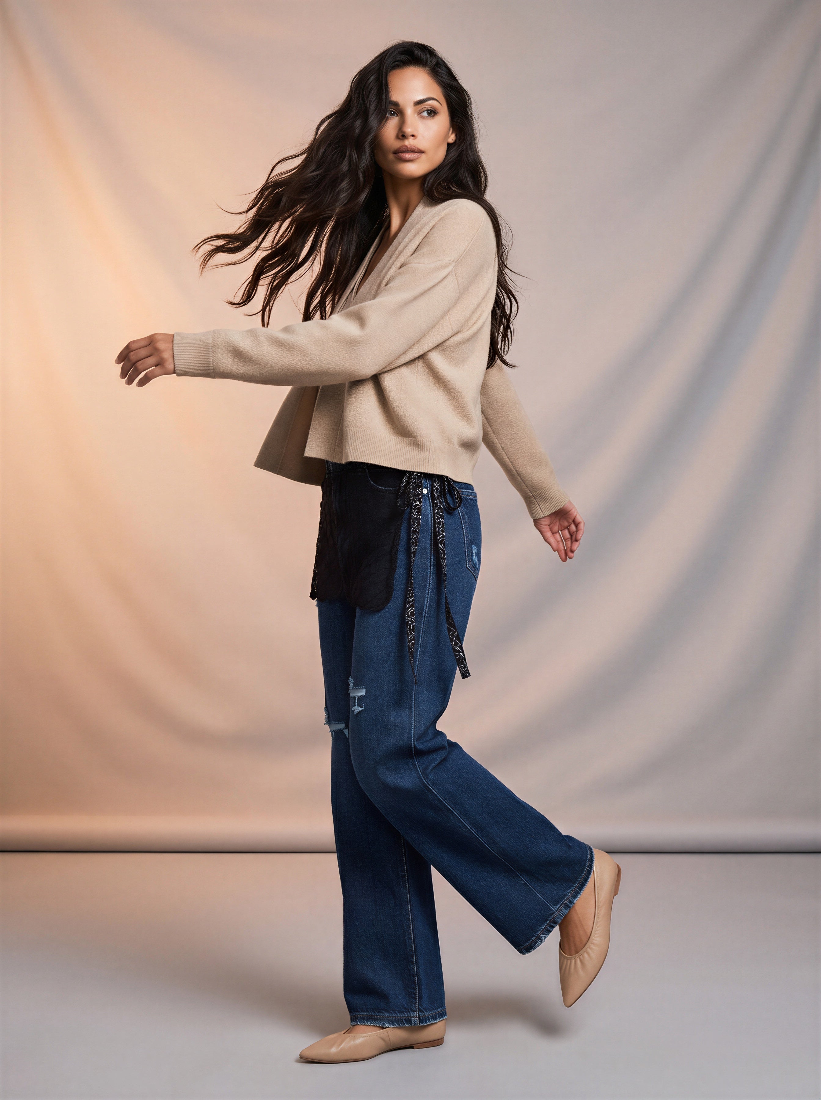 Jean Regular Fit Azul Marino con Rotos y Pañoleta de Encaje Negro