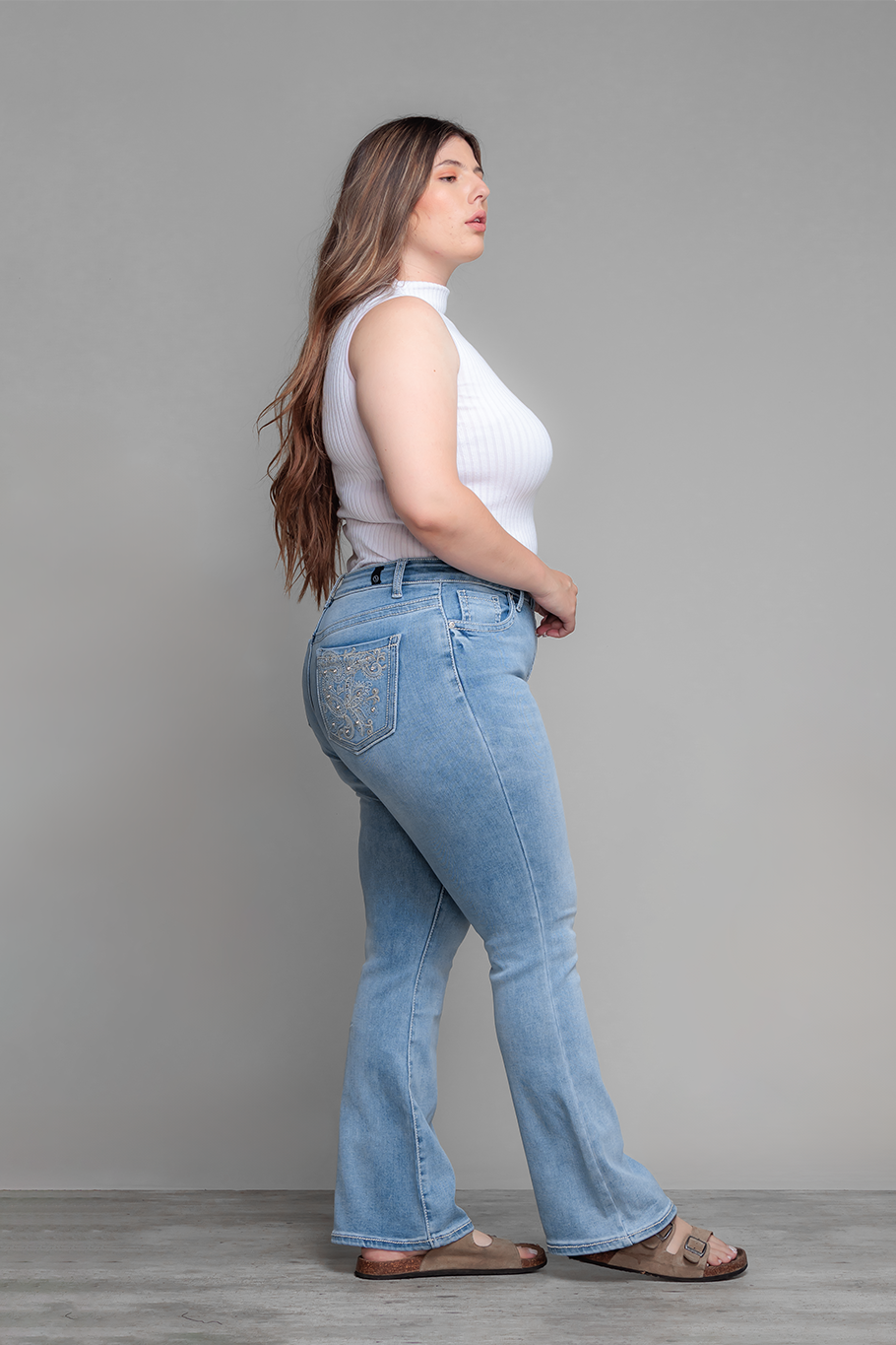 JEANS BOOTCUT CLARO CURVY - ESSENTIAL