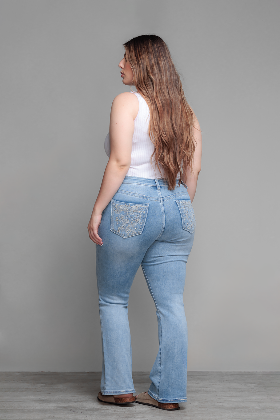 JEANS BOOTCUT CLARO CURVY - ESSENTIAL