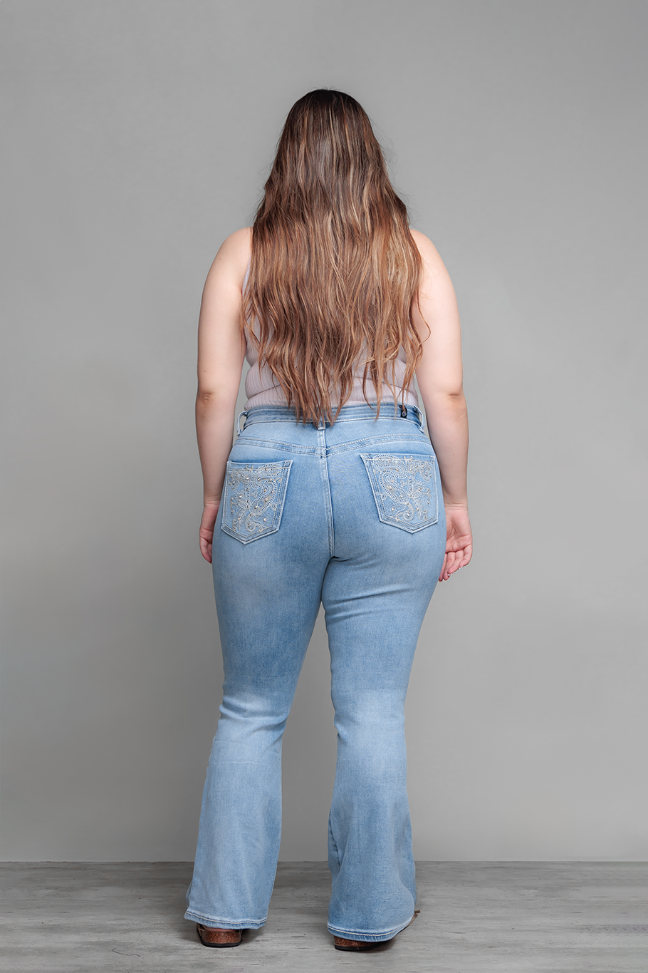 JEANS BOOTCUT CLARO CURVY - ESSENTIAL