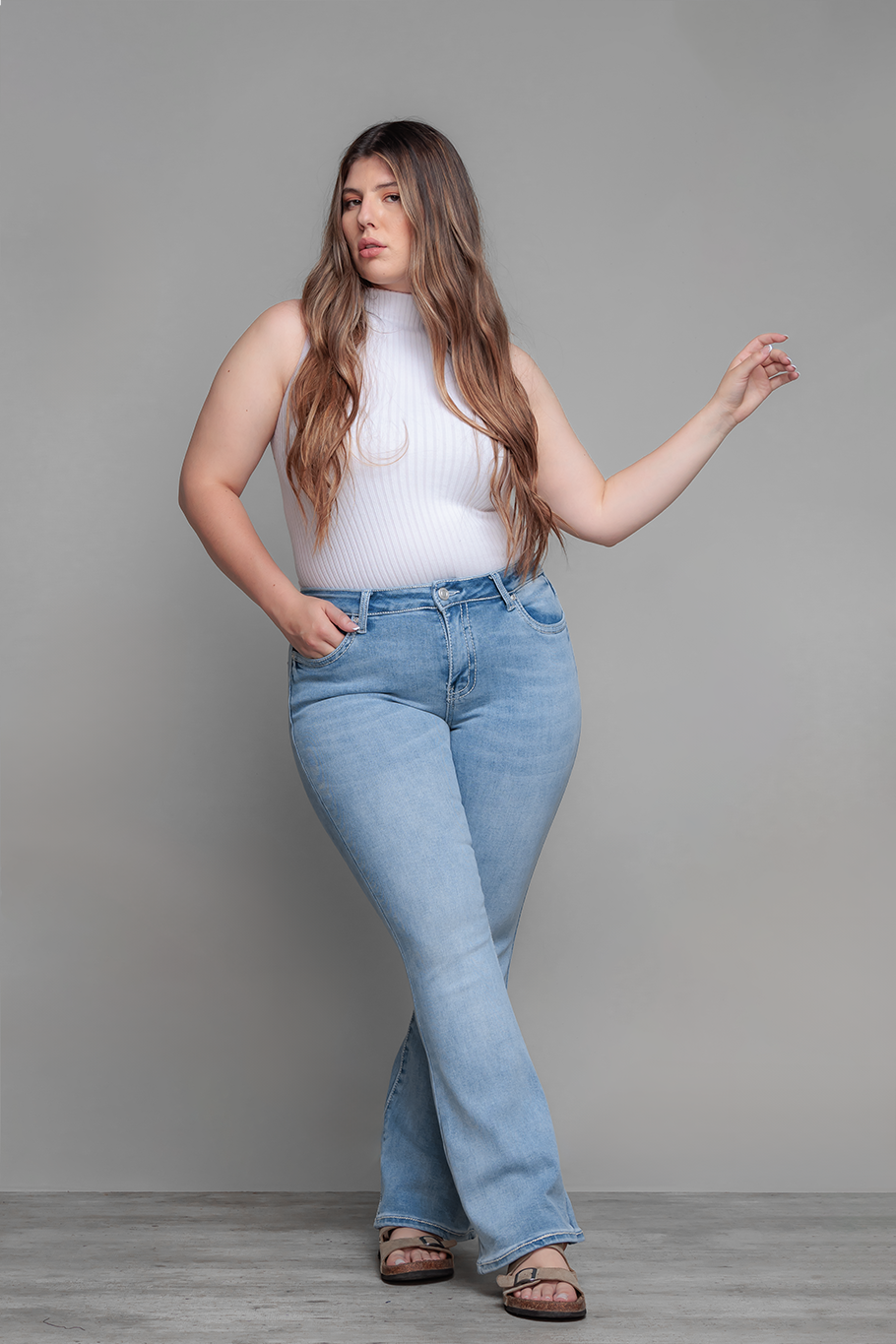 JEANS BOOTCUT CLARO CURVY - ESSENTIAL