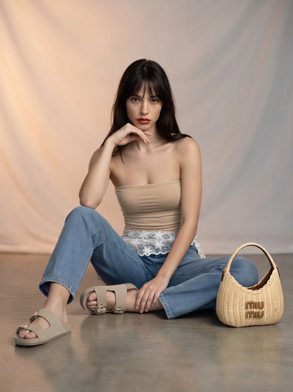 Jean Barrel Azul Claro con Pañoleta Blanca de Encaje