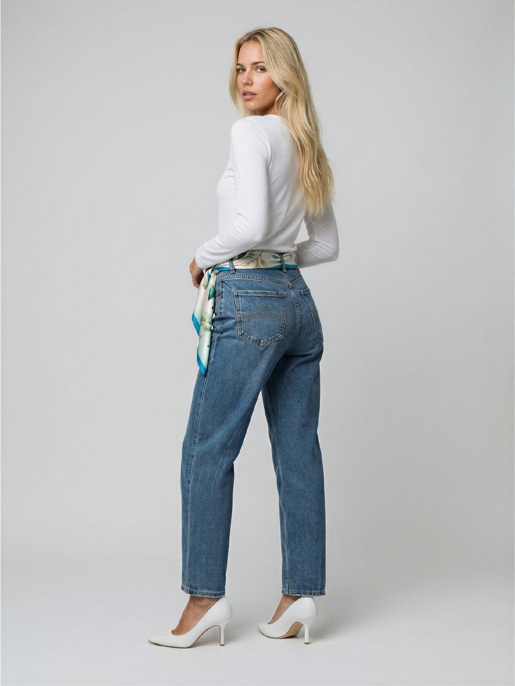 Jean Curved Strass– Azul Medio con Mascada
