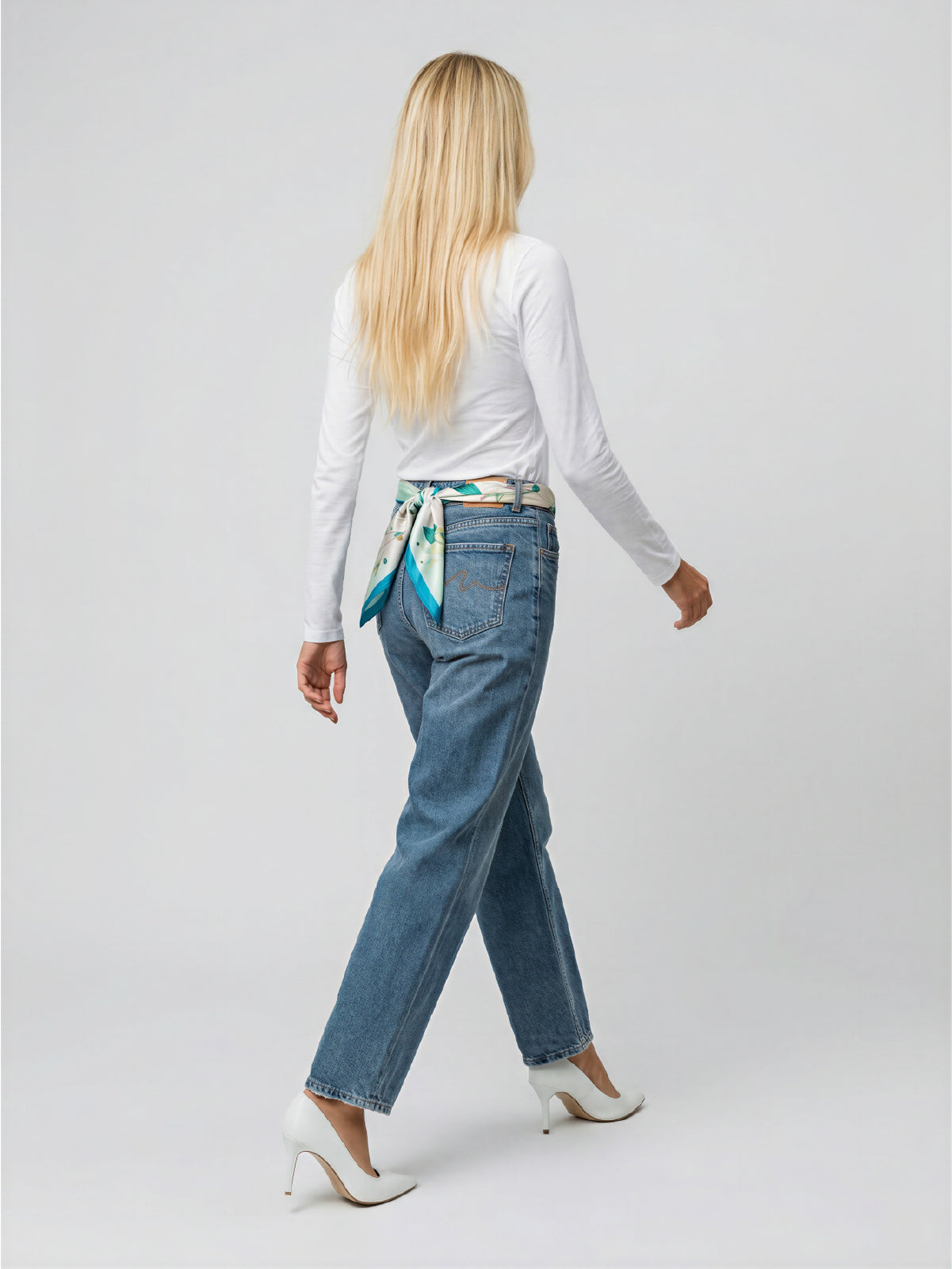 Jean Curved Strass– Azul Medio con Mascada