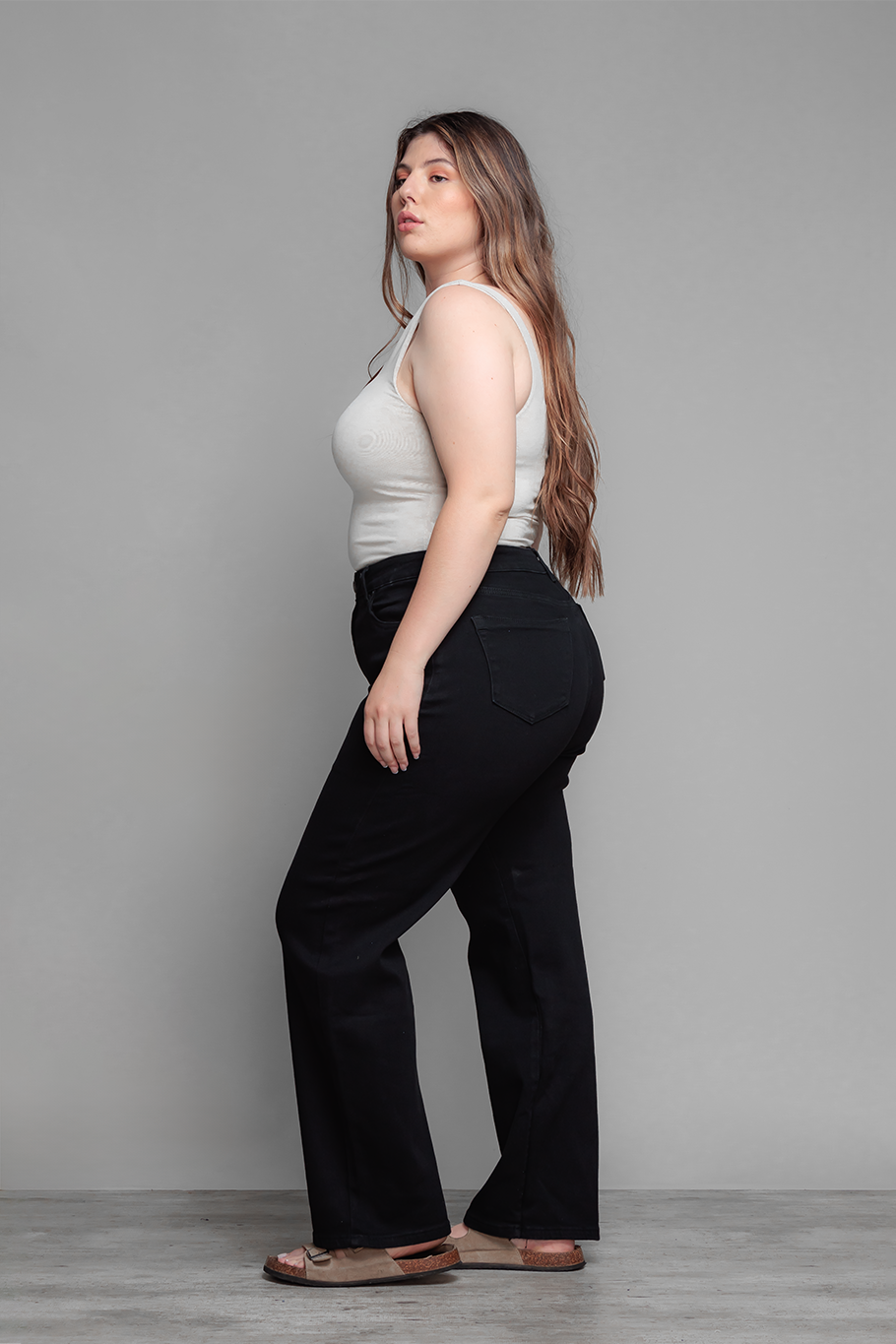 STRAIGHT FIT CURVY NEGRO - ESSENTIAL