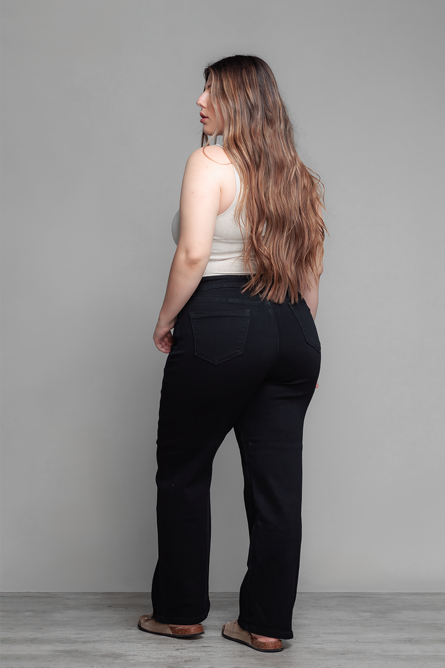 STRAIGHT FIT CURVY NEGRO - ESSENTIAL