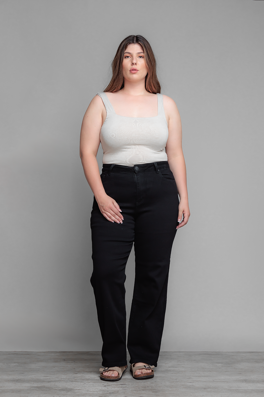 STRAIGHT FIT CURVY NEGRO - ESSENTIAL