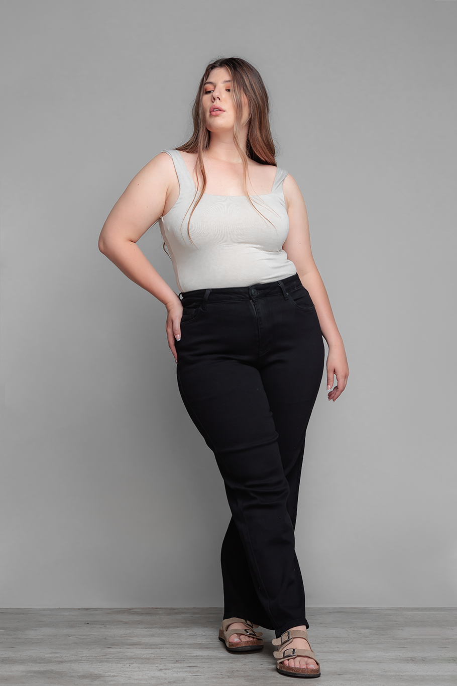 STRAIGHT FIT CURVY NEGRO - ESSENTIAL