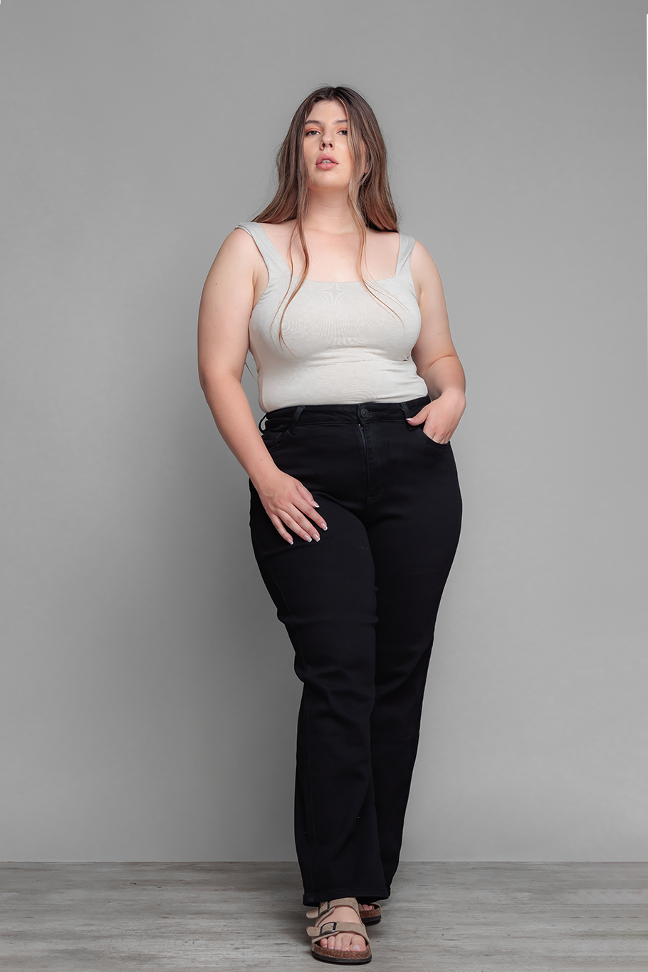 STRAIGHT FIT CURVY NEGRO - ESSENTIAL