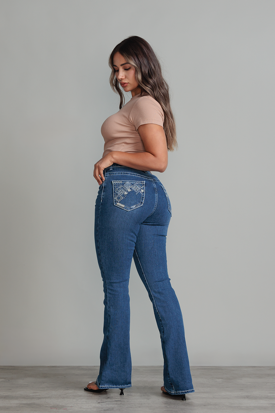JEANS FLARE MARINE BORDADO - BASICS