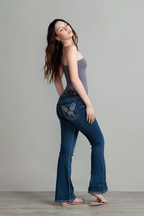 JEANS BOOTCUT BORDADO - ESSENTIAL