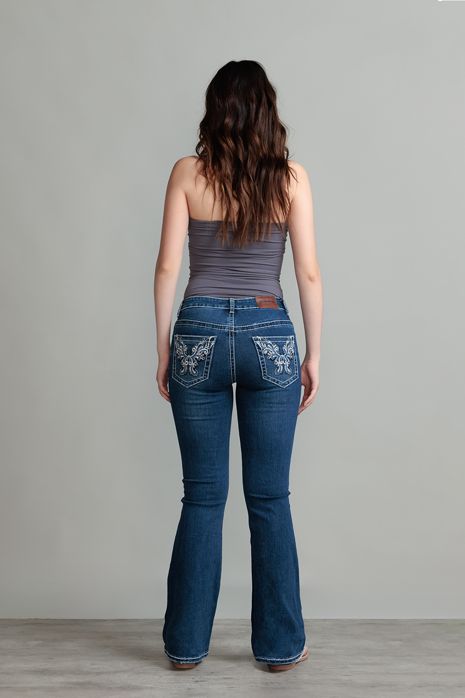 JEANS BOOTCUT BORDADO - ESSENTIAL