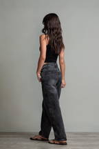JEANS BARREL LAVADO GRIS - BASICS