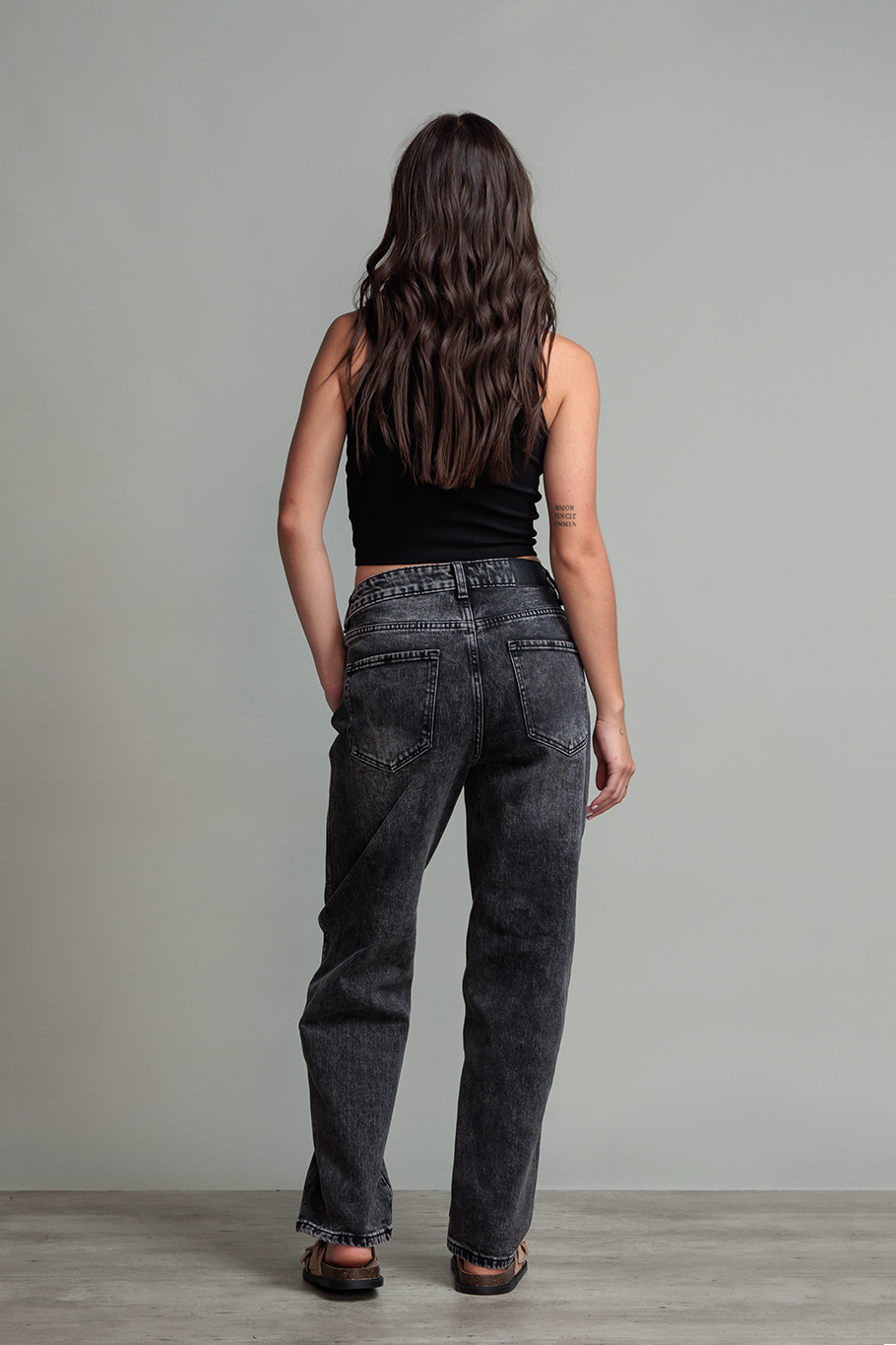 JEANS BARREL LAVADO GRIS - BASICS