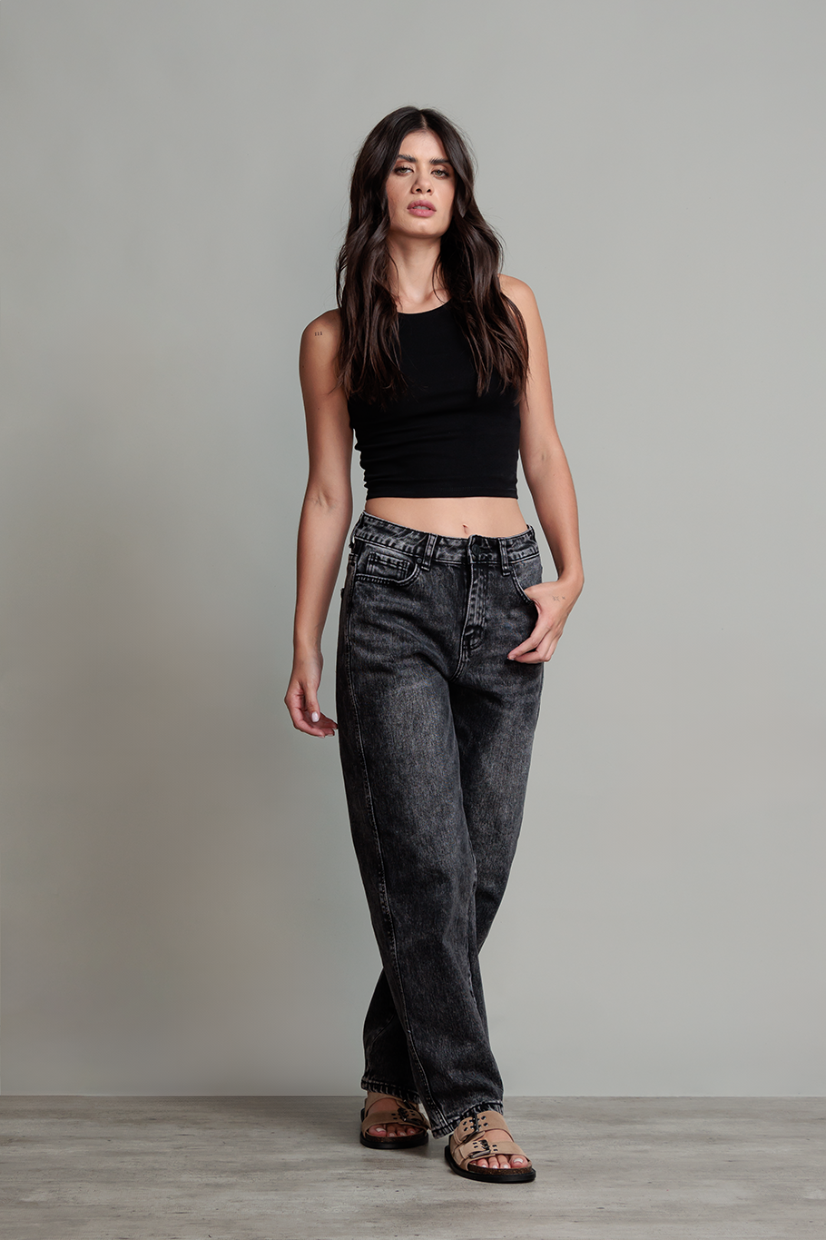 JEANS BARREL LAVADO GRIS - BASICS