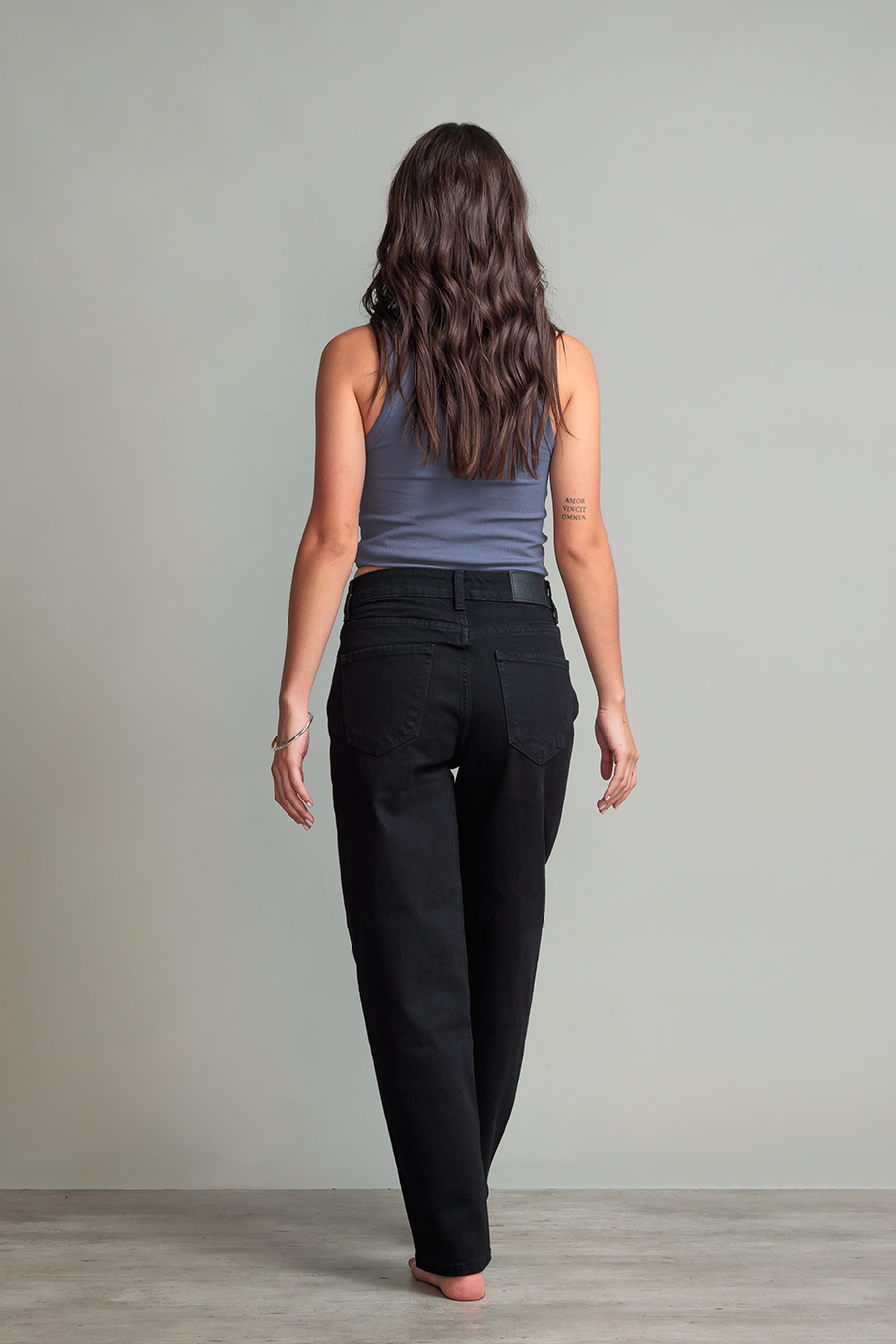 JEANS BARREL NEGRO - BASICS