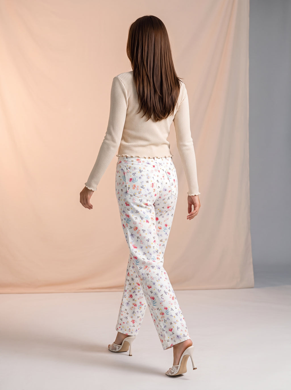 Jean Regular Fit Blanco con Flores OL-922