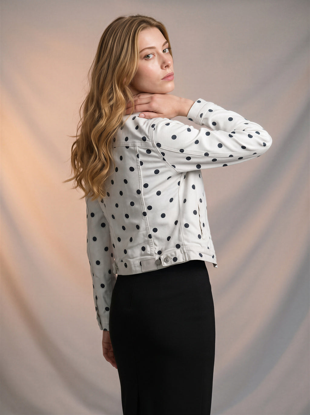 Chaqueta con Stretch Blanca con Lunares Negros