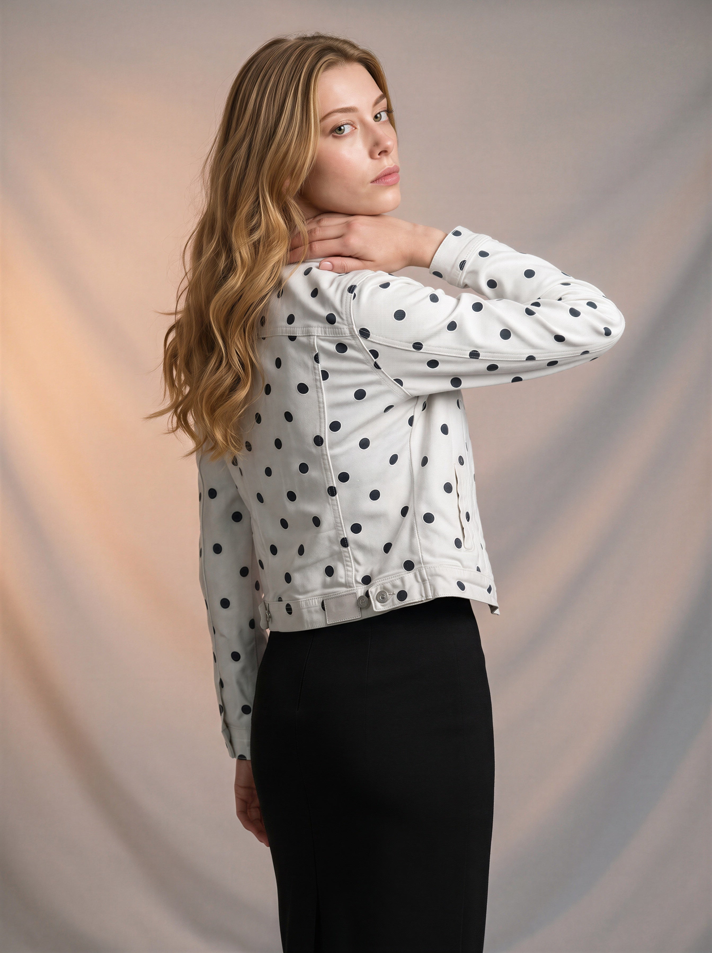 Chaqueta con Stretch Blanca con Lunares Negros