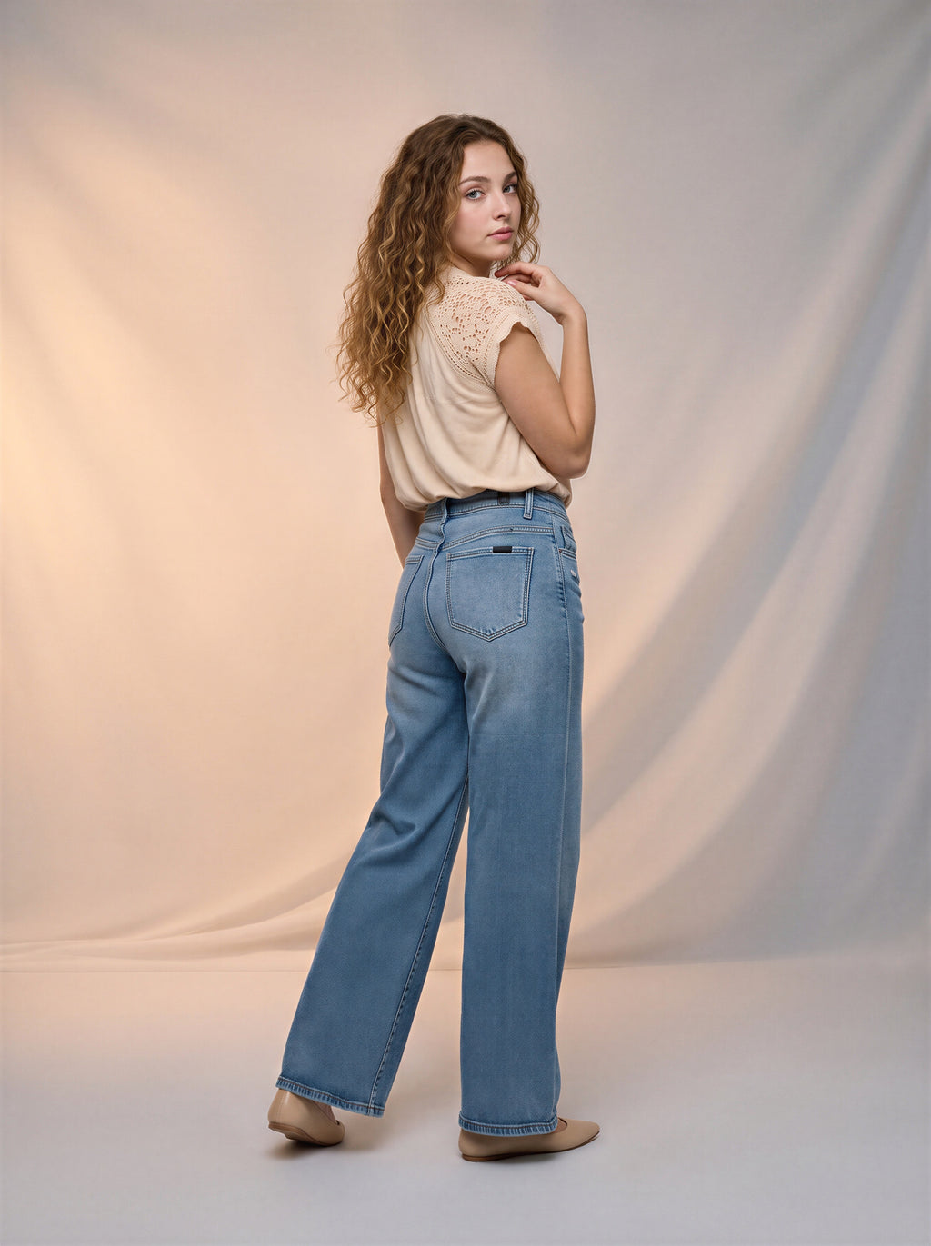 Wide Leg Azul Ice con Accesorio de Cadena