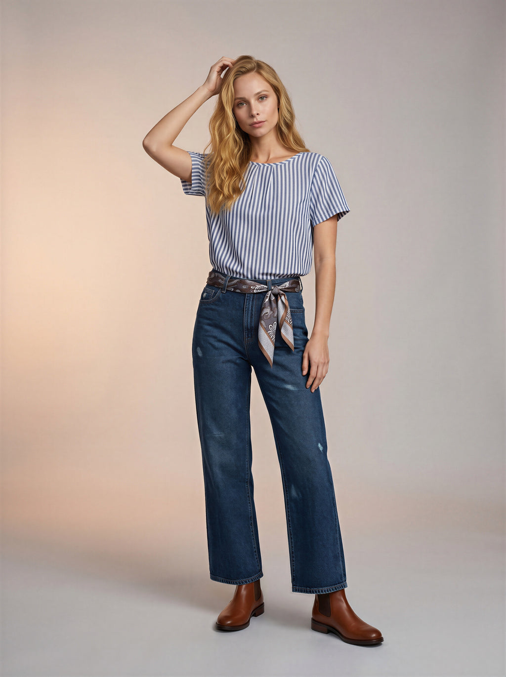 Jean Regular Fit Azul Índigo con Rotos y Pañoleta